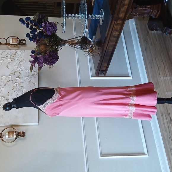 Victoria's Secret Silk Pink Ruffle Hem Nightgown Slip. Size L - Picture 14 of 17